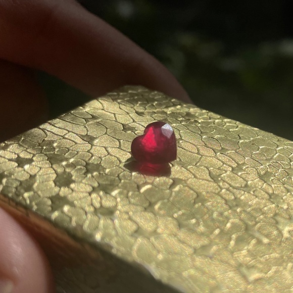 2.3 CT heart-cut natural RUBY - Picture 6 of 9